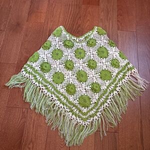 Vintage Lighter Weight Daisy Floral Boho Granny Square Poncho Shawl